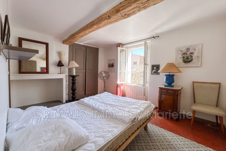 Maison à vendre à La garde-freinet — Vue sur la ville — photo 11