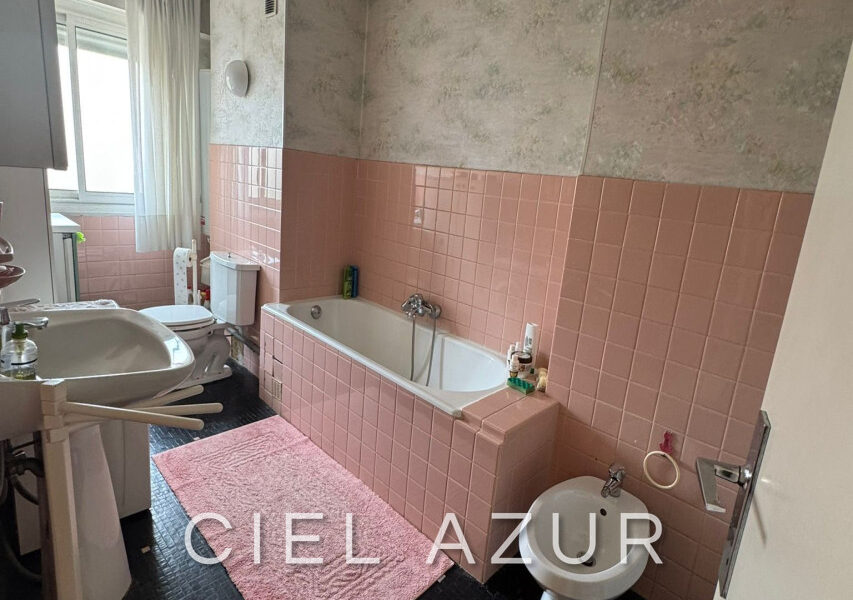 Appartement à louer à Juan-les-pins — Vue sur la ville — photo 6