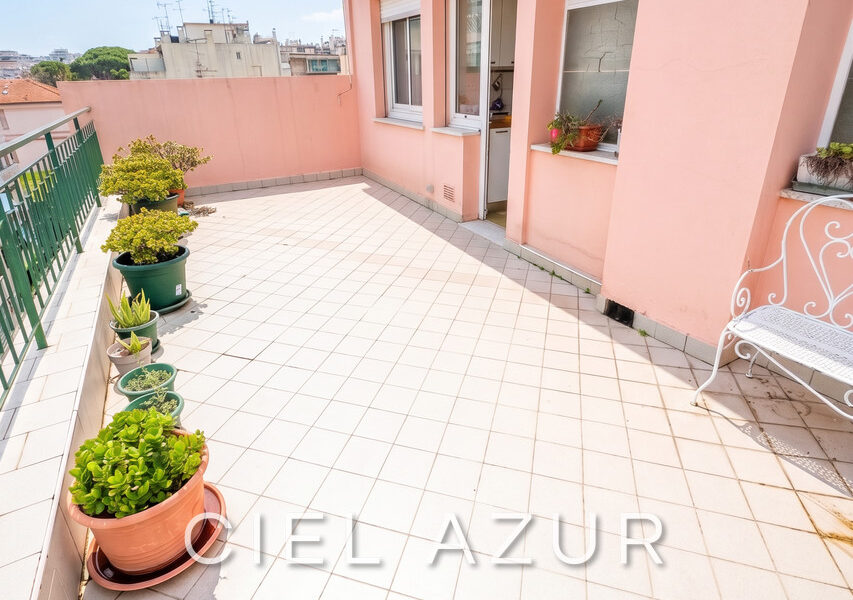 Appartement à louer à Juan-les-pins — Vue sur la ville — photo 2
