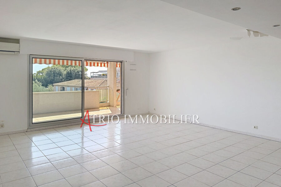 Appartement à vendre à Cagnes-sur-mer — Vue sur la ville — photo 4