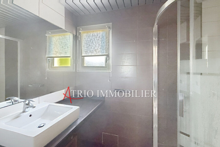 Appartement à vendre à Cagnes-sur-mer — Vue sur la ville — photo 8