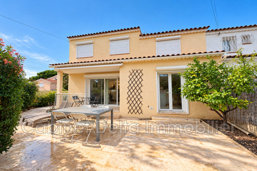 Maison à louer à Six-fours-les-plages — Vue sur la ville — photo 2
