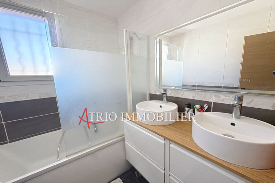 Maison à vendre à Cagnes-sur-Mer — Vue sur la ville — photo 16