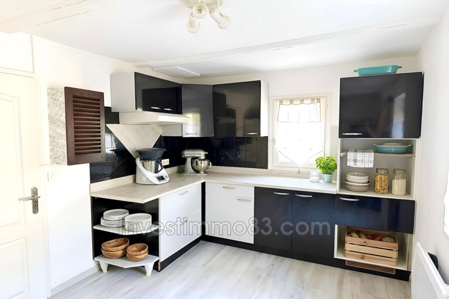 Maison à vendre à Pourrières — Vue parc & jardin — photo 6