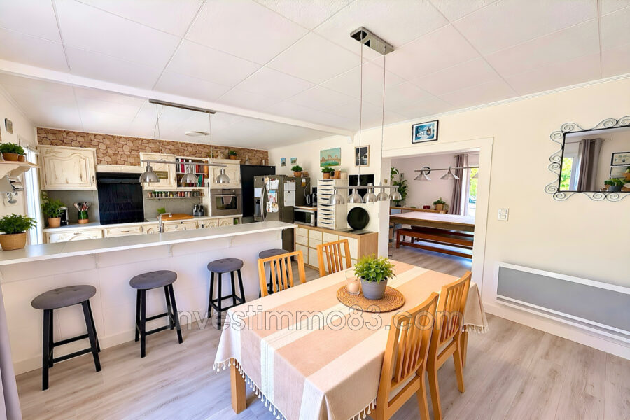 Maison à vendre à Pourrières — Vue parc & jardin — photo 8