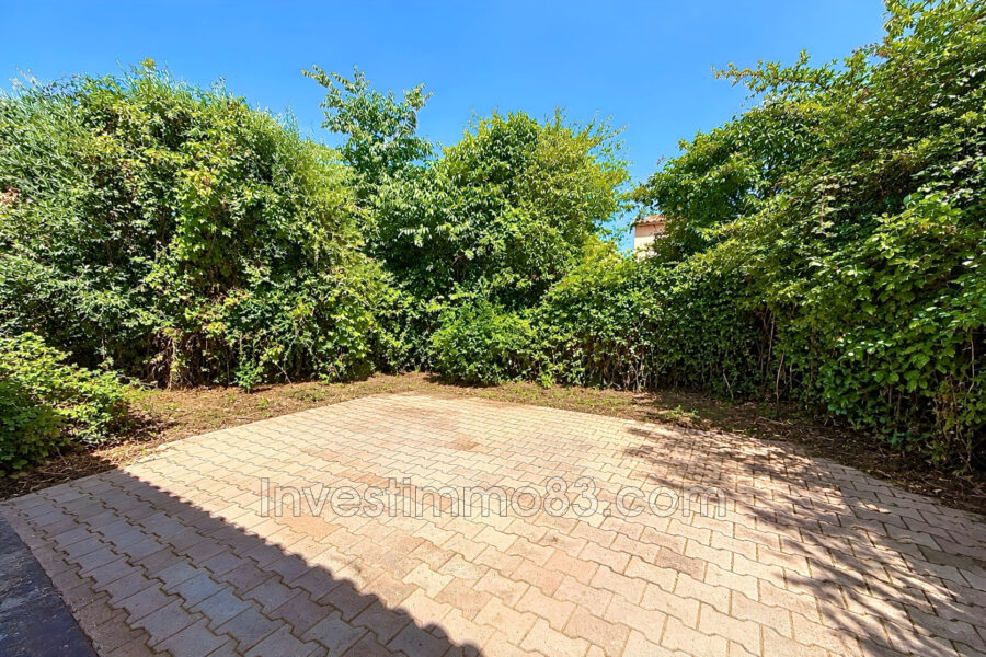 Maison à vendre à Pourrières — Vue parc & jardin — photo 17