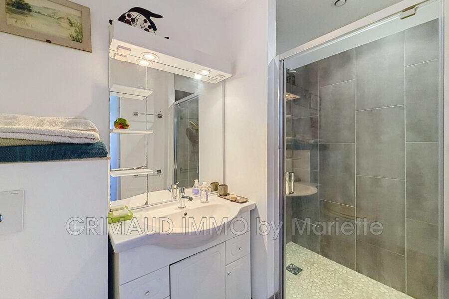 Maison à vendre à Cogolin — Vue parc & jardin — photo 8