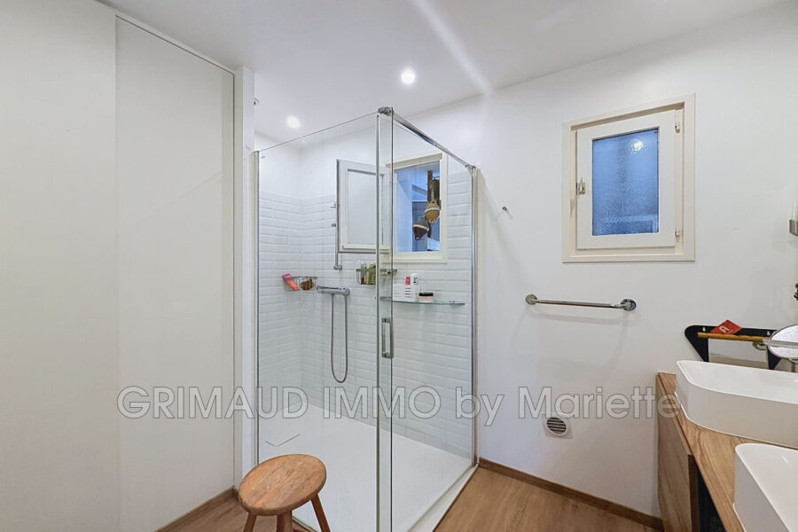 Maison à vendre à Cogolin — Vue parc & jardin — photo 11