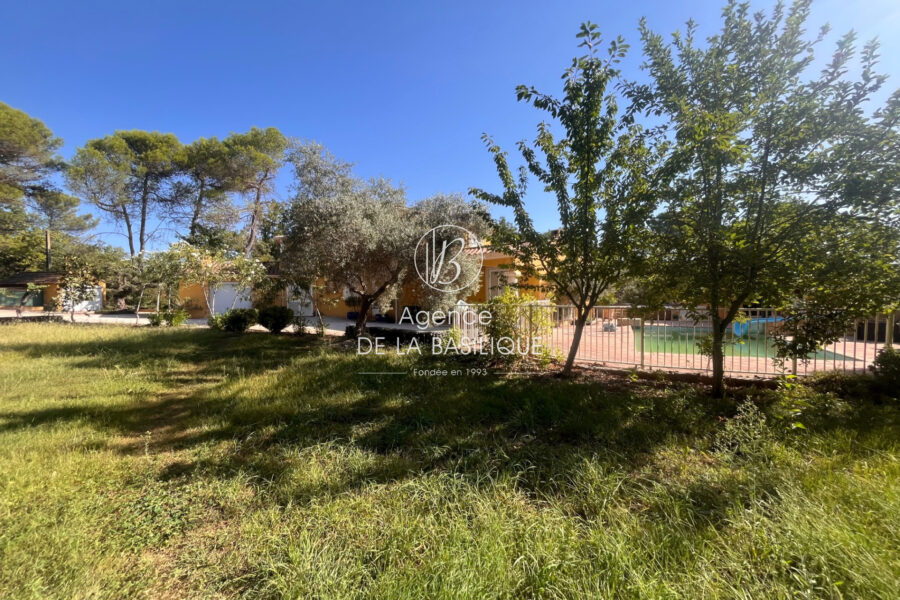 Maison à vendre à Saint-maximin-la-sainte-baume — Vue nature — photo 8