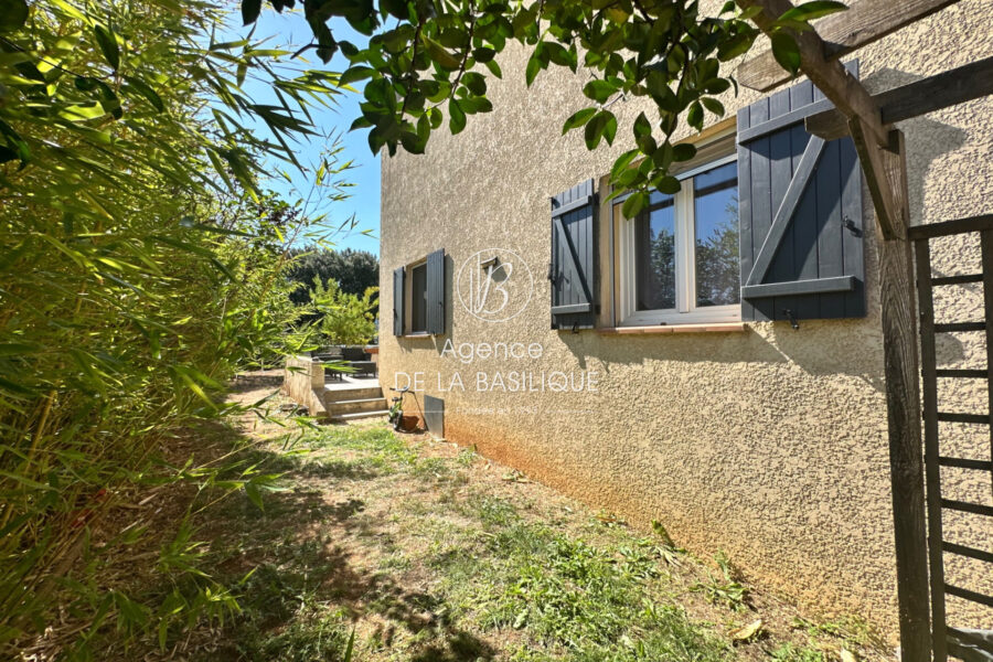 Maison à vendre à Saint-maximin-la-sainte-baume — Vue parc & jardin — photo 6