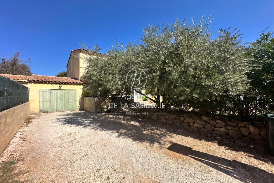 Maison à vendre à Saint-maximin-la-sainte-baume — Vue parc & jardin — photo 4