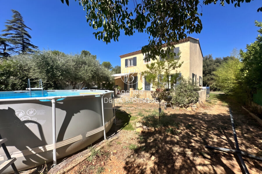 Maison à vendre à Saint-maximin-la-sainte-baume — Vue parc & jardin — photo 2
