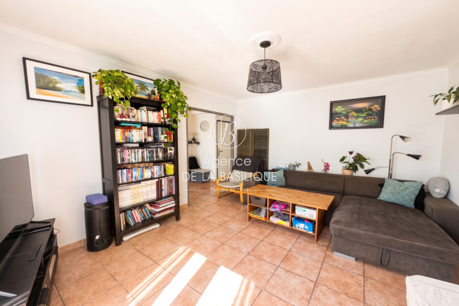 Maison à vendre à Saint-maximin-la-sainte-baume — Vue parc & jardin — photo 9