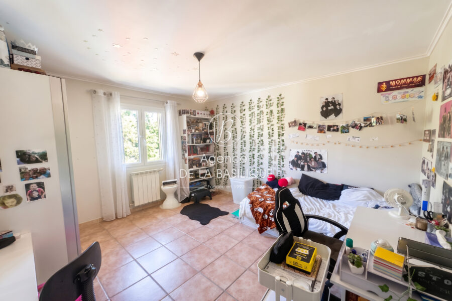 Maison à vendre à Saint-maximin-la-sainte-baume — Vue parc & jardin — photo 13