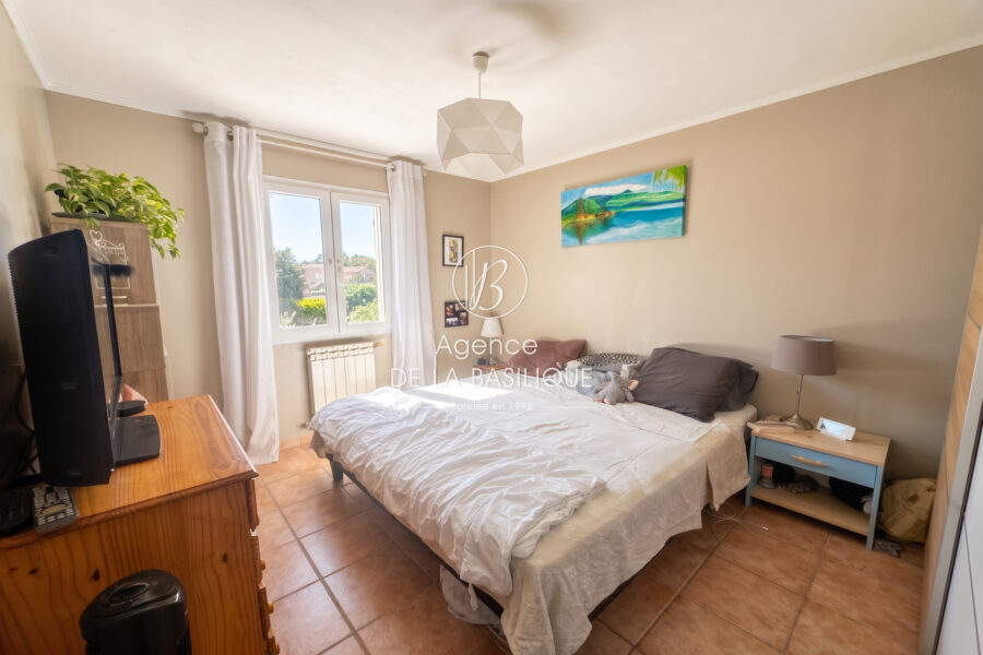 Maison à vendre à Saint-maximin-la-sainte-baume — Vue parc & jardin — photo 15
