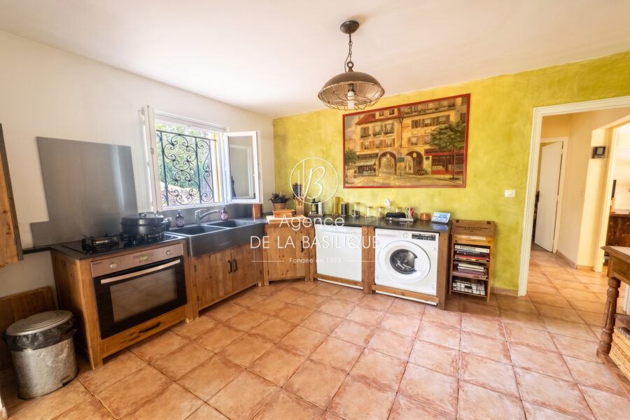Maison à vendre à Saint-Maximin-la-Sainte-Baume — Vue parc & jardin — photo 4
