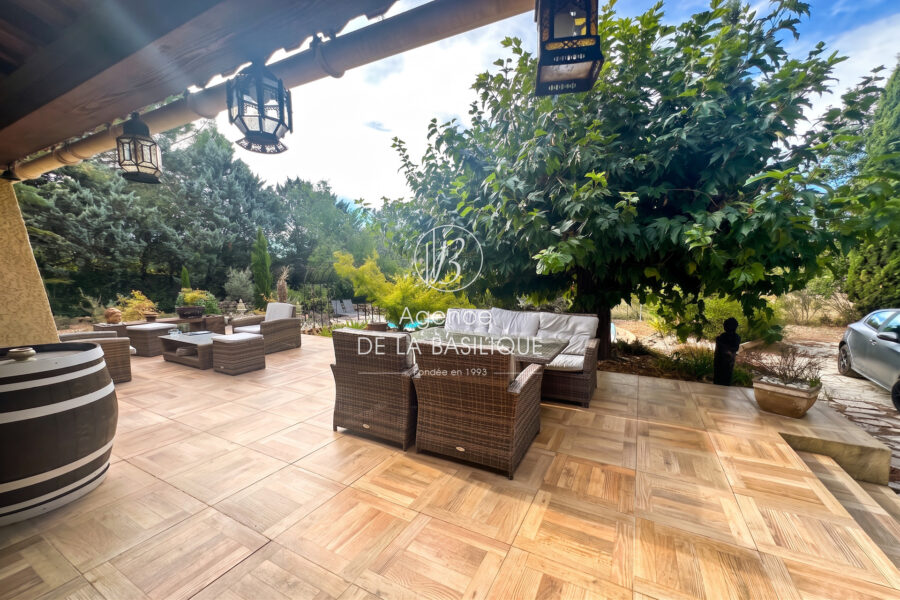 Maison à vendre à Saint-Maximin-la-Sainte-Baume — Vue parc & jardin — photo 13