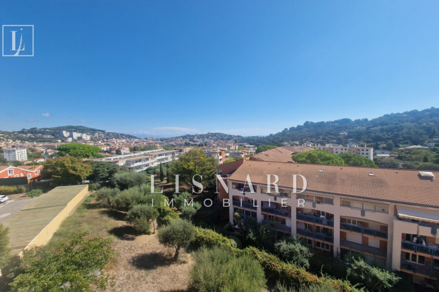 Appartement à vendre à Vallauris — Vue sur la ville — photo 2