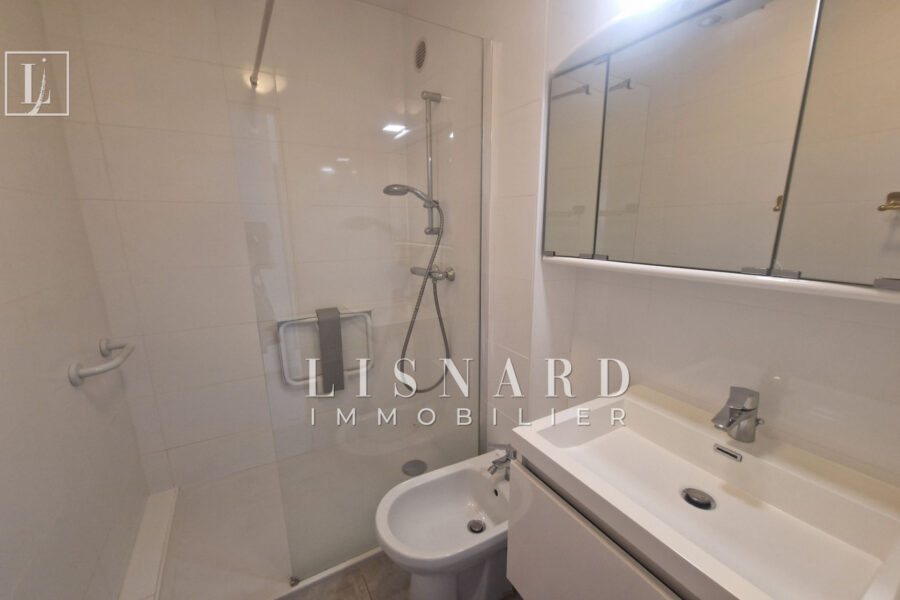 Appartement à vendre à Vallauris — Vue sur la ville — photo 8
