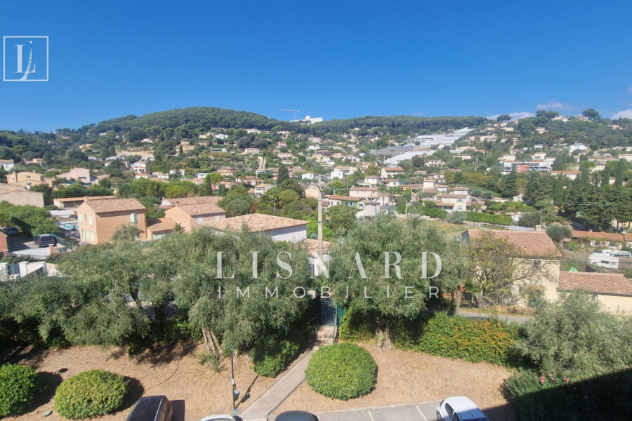 Appartement à vendre à Vallauris — Vue sur la ville — photo 9