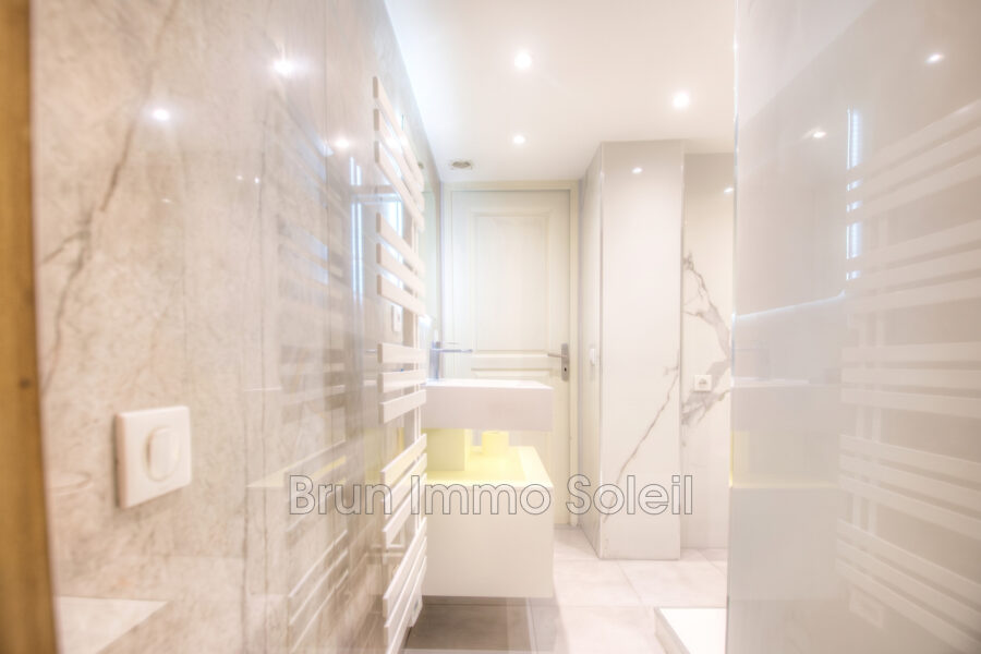 Appartement à vendre à Cagnes-sur-mer — Vue sur la ville — photo 8