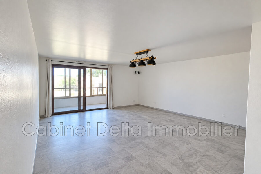 Appartement à louer à Six-fours-les-plages — Vue sur la ville — photo 2
