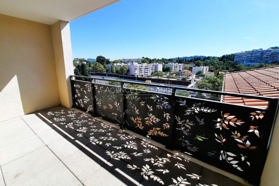 Appartement à vendre à Toulon — Vue sur la ville — photo 1