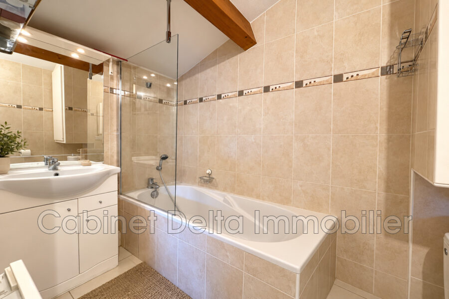 Appartement à vendre à Sanary-sur-mer — Vue sur la ville — photo 5