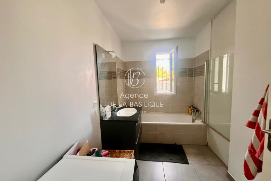 Maison à vendre à Saint-maximin-la-sainte-baume — Vue nature — photo 9