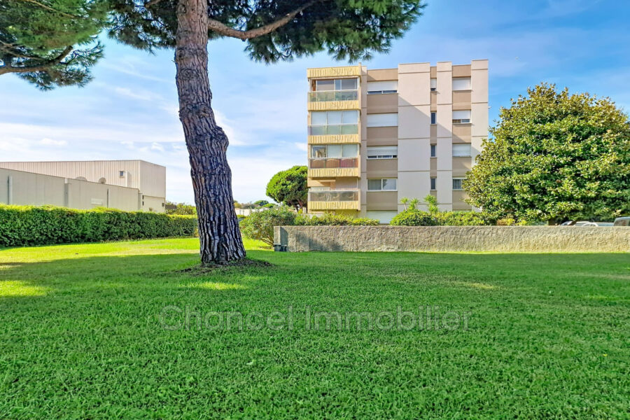 Appartement à vendre à Saint-laurent-du-var — Vue sur la ville — photo 2