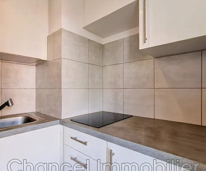 Appartement à vendre à Saint-laurent-du-var — Vue sur la ville — photo 6