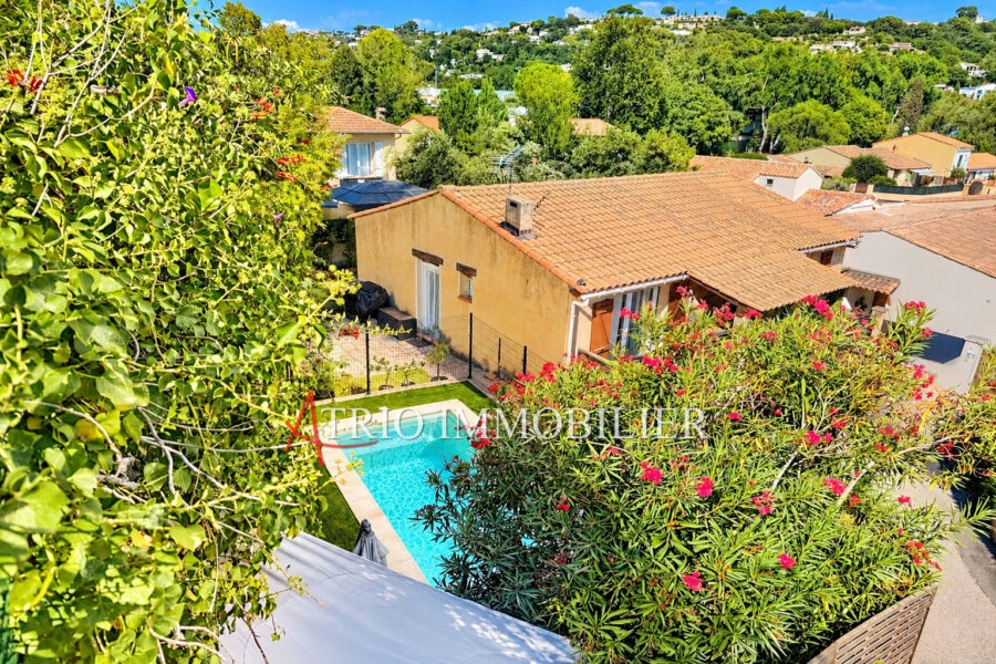 Maison à vendre à Cagnes-sur-Mer — Vue sur la ville — photo 1