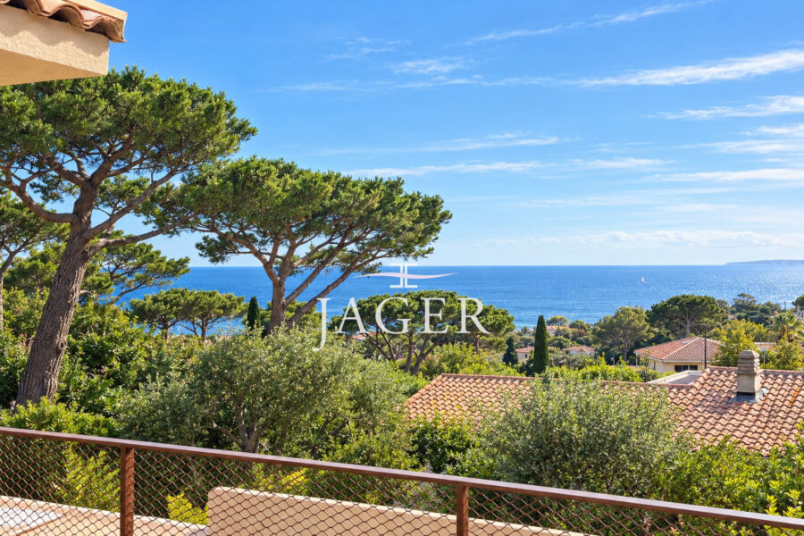 Maison à vendre à Les Issambres — Vue mer — photo 1