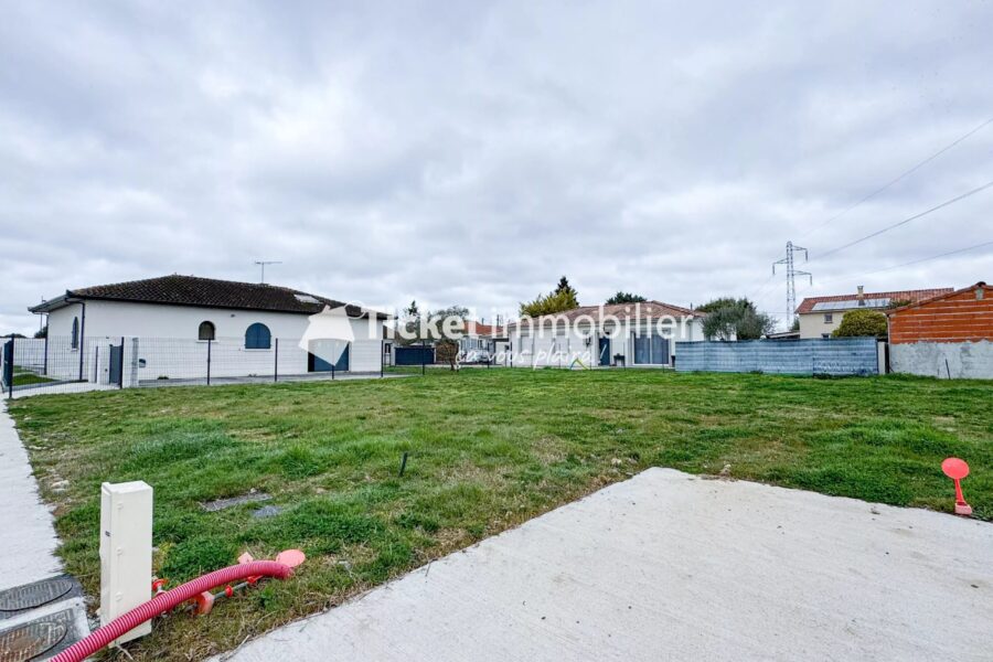 Terrain à vendre à Plaisance-du-touch — Vue sur la ville — photo 1