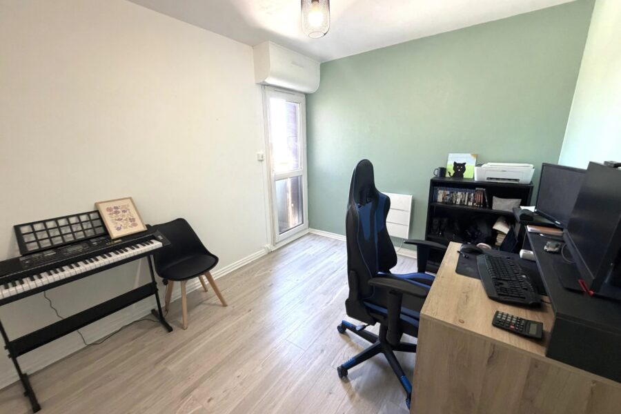 Appartement à vendre à Saint-Étienne — Vue sur la ville — photo 8