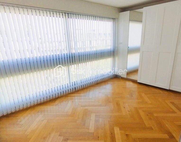 Appartement à vendre à Paris 12e arrondissement — Vue sur la ville — photo 7