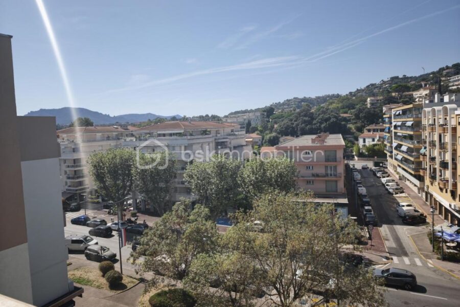 Appartement à vendre à Mandelieu la napoule — Vue sur la ville — photo 7