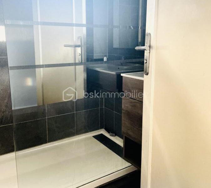 Appartement à vendre à Champigny sur marne — Vue sur la ville — photo 7