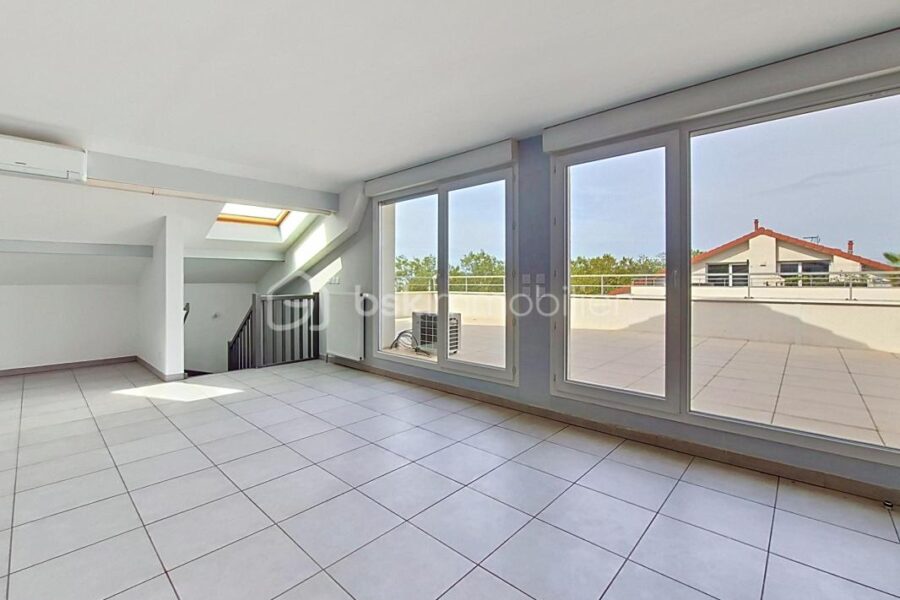 Appartement à vendre à Vénissieux — Vue sur la ville — photo 7