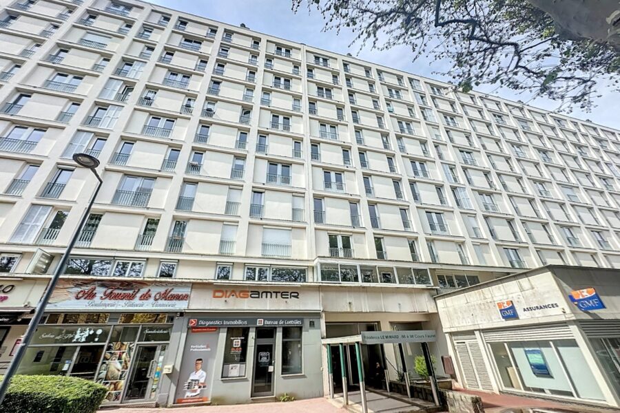 Appartement à louer à Saint-Étienne — Vue sur la ville — photo 8