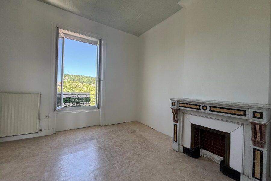 Appartement à vendre à Saint-Étienne — Vue sur la ville — photo 2