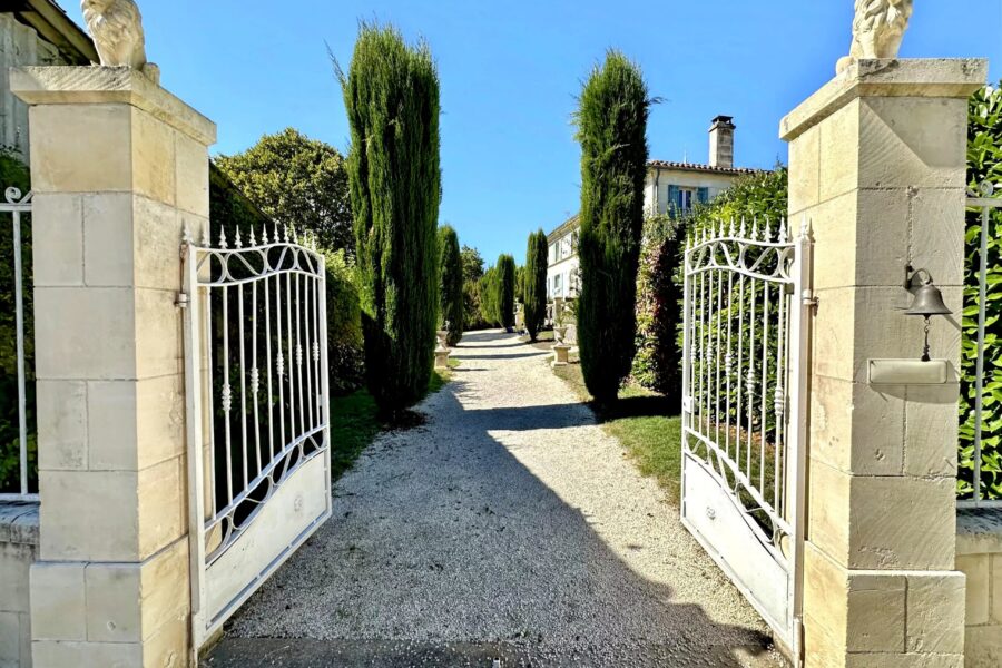 Maison à vendre à Saint-dizant-du-gua — Vue parc & jardin — photo 3