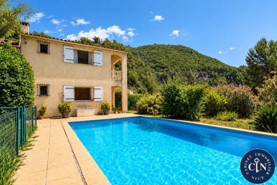 Maison à vendre à Le broc — Vue montagne — photo 1