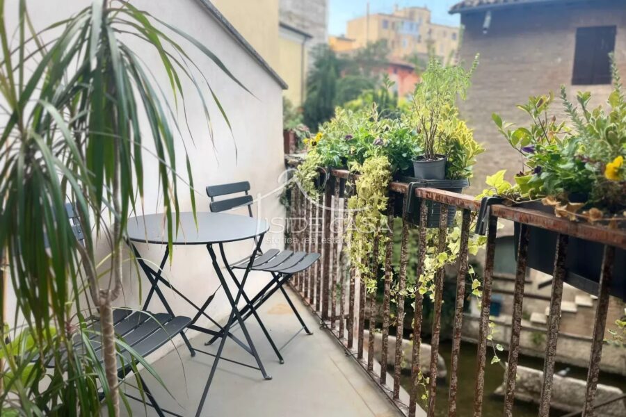 Appartement à vendre à Mantova — Vue fleuve — photo 1