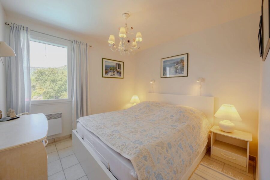 Maison à vendre à Le lavandou — Vue montagne — photo 17