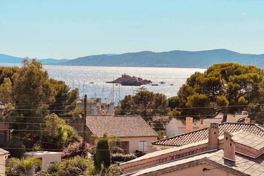 Appartement à vendre à Saint-raphaël — Vue mer — photo 1