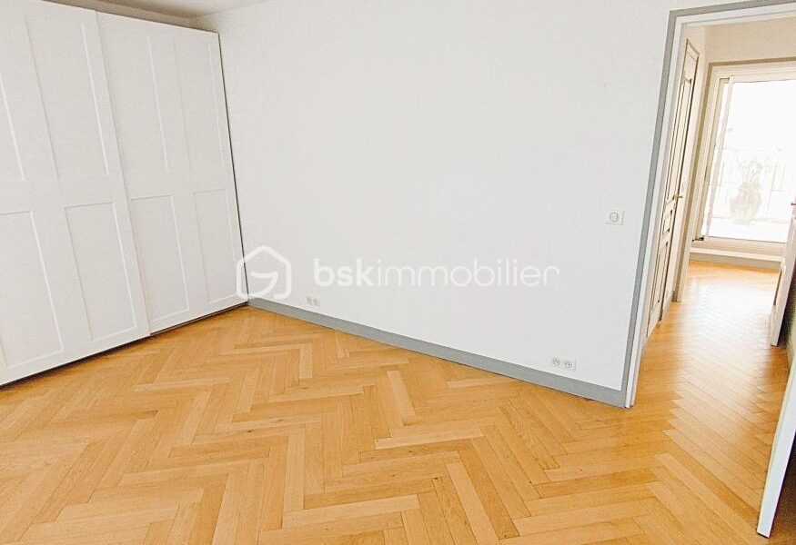 Appartement à vendre à Paris 12e arrondissement — Vue sur la ville — photo 8