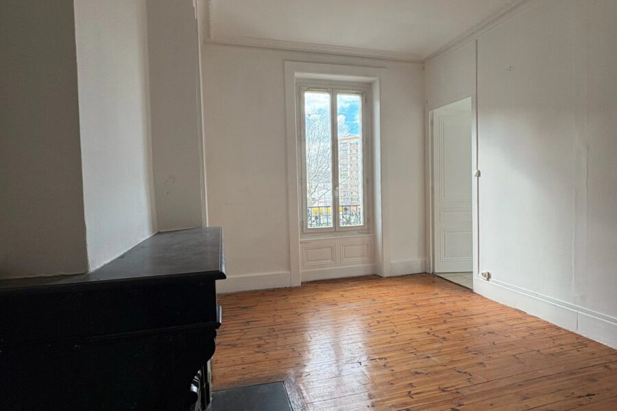 Appartement à louer à Saint-Étienne — Vue sur la ville — photo 4