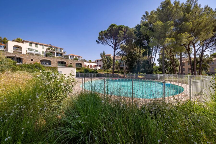 Appartement à vendre à Cavalaire-sur-mer — Vue parc & jardin — photo 3