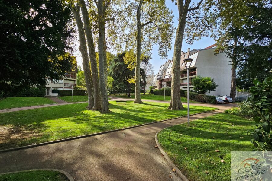 Appartement à vendre à Creteil — Vue parc & jardin — photo 1